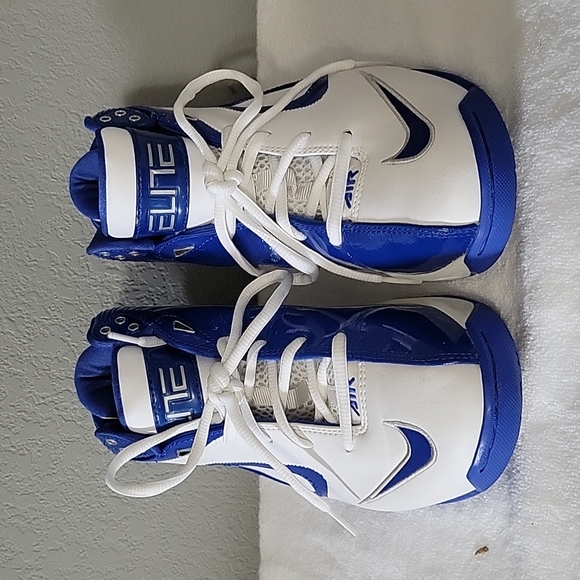 Shoes - Nike elite air